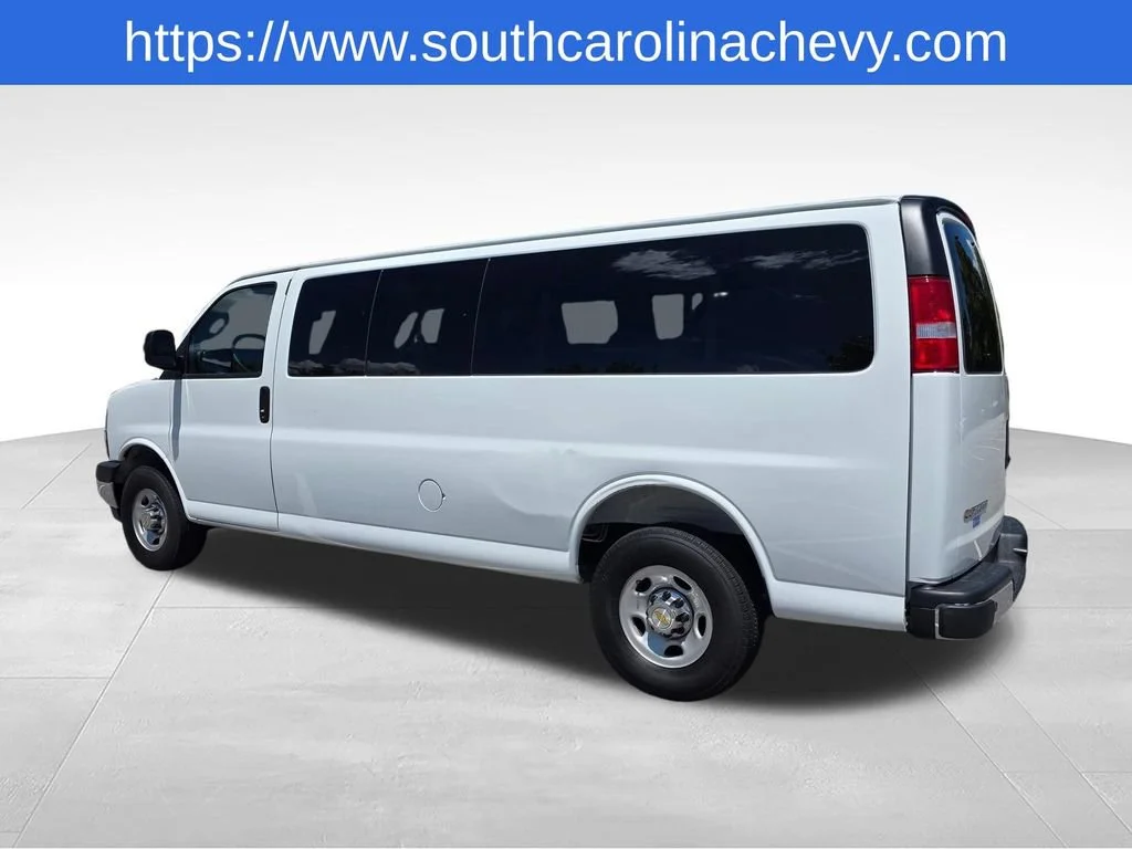 Used 2025 Summit White Chevrolet 1LT image 32