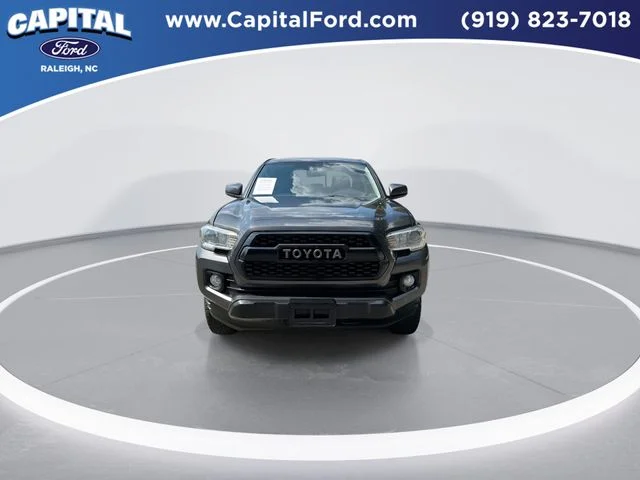Used 2016 Gray Toyota SR5 image 3