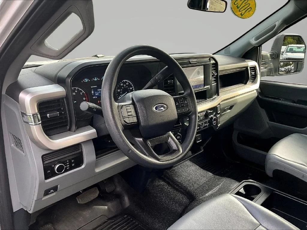 Used 2025 Oxford White Ford XL image 16
