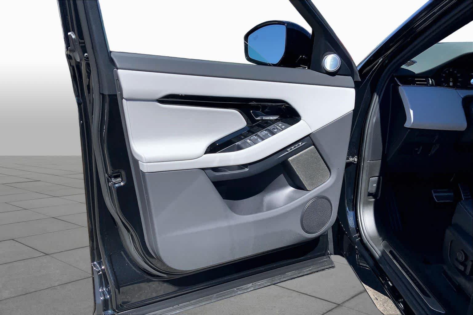 New 2026 Santorini Black Land Rover Hoxton Edition image 10