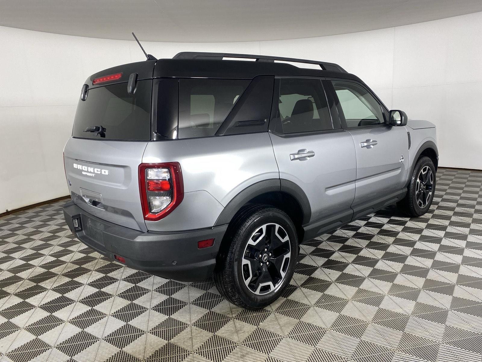 Used 2021 Iconic Silver Ford Outer Banks image 11