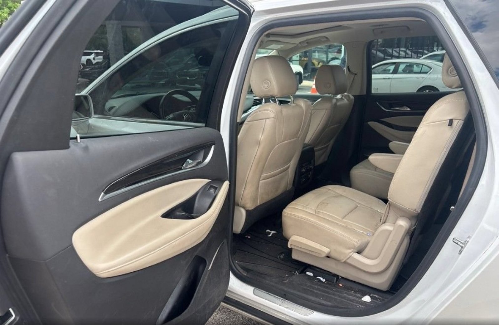 Used 2018 White Frost Tricoat Buick Premium image 12