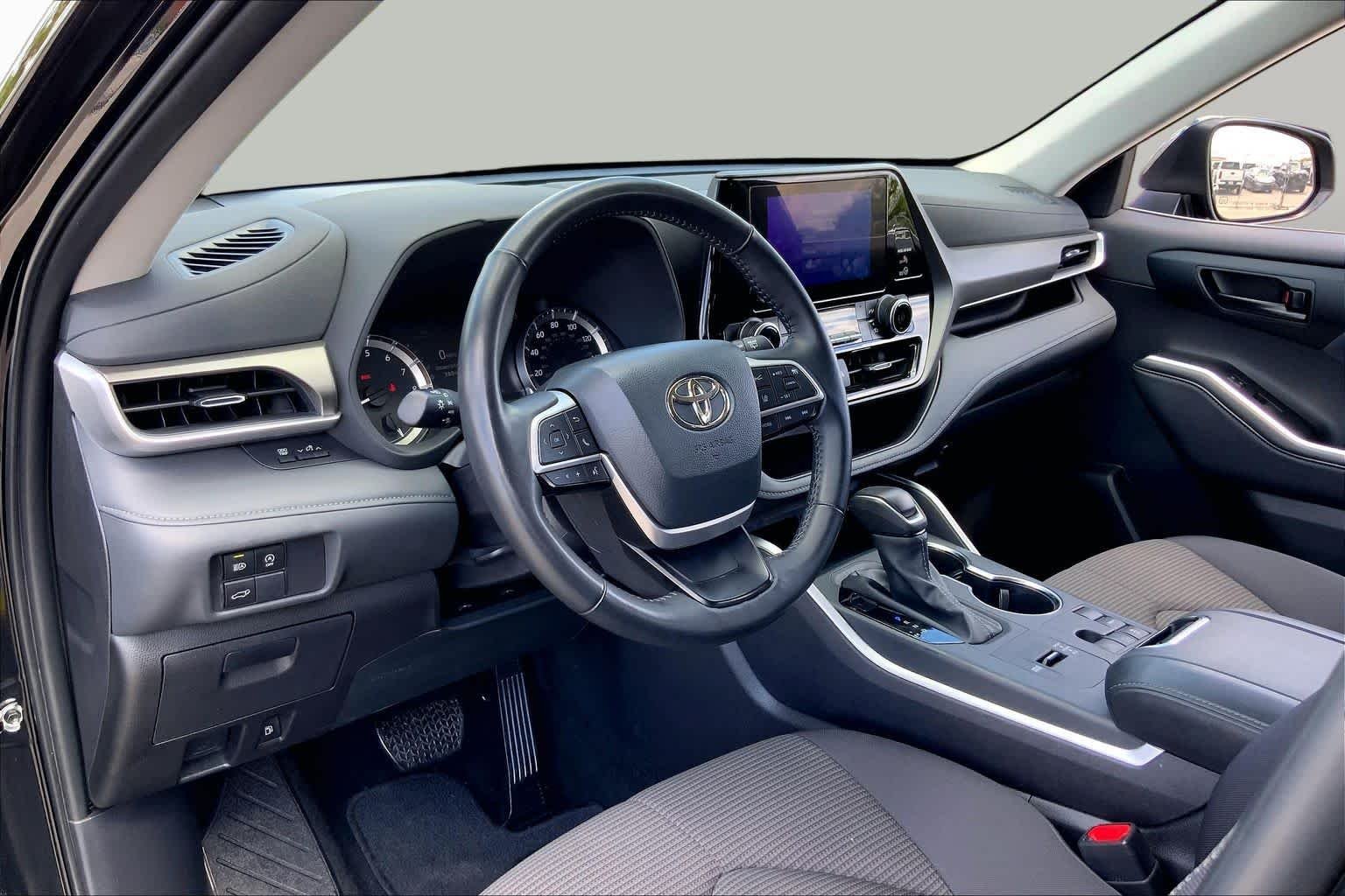 Used 2025 Midnight Black Metallic Toyota LE image 17