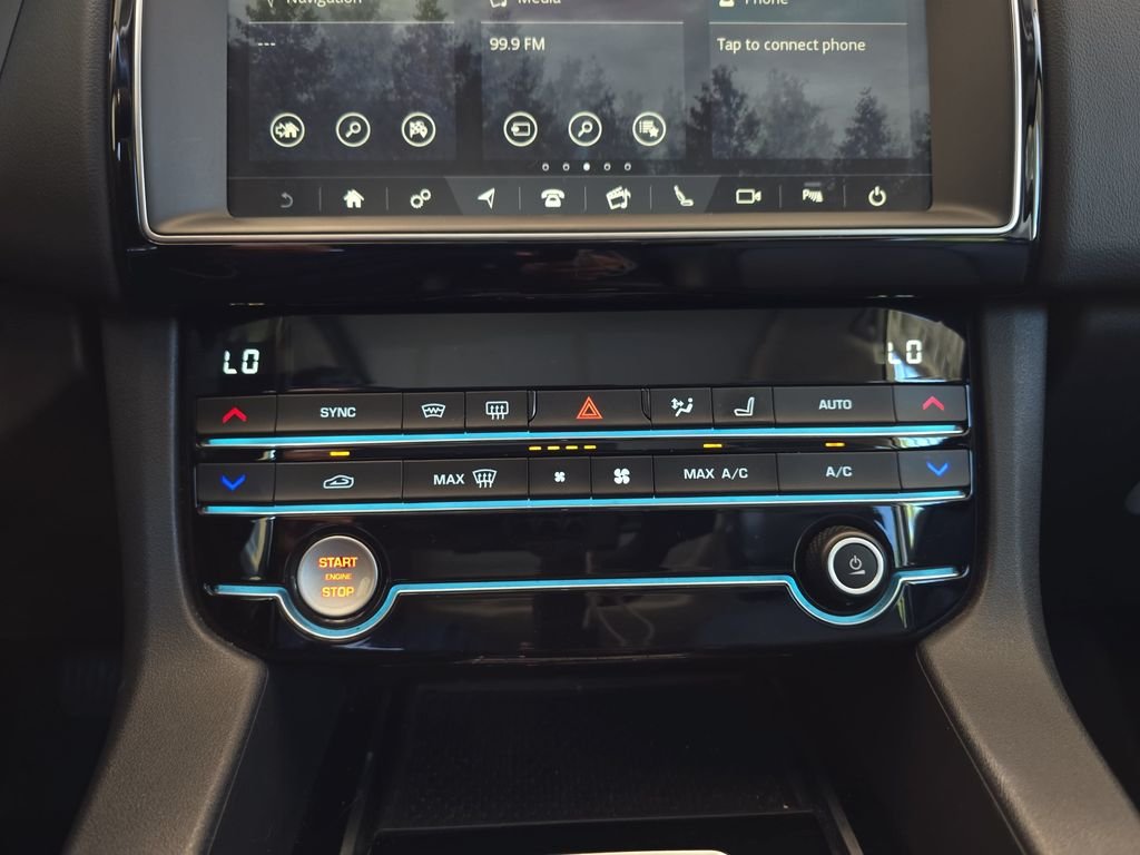 Used 2020  Jaguar 25t image 26