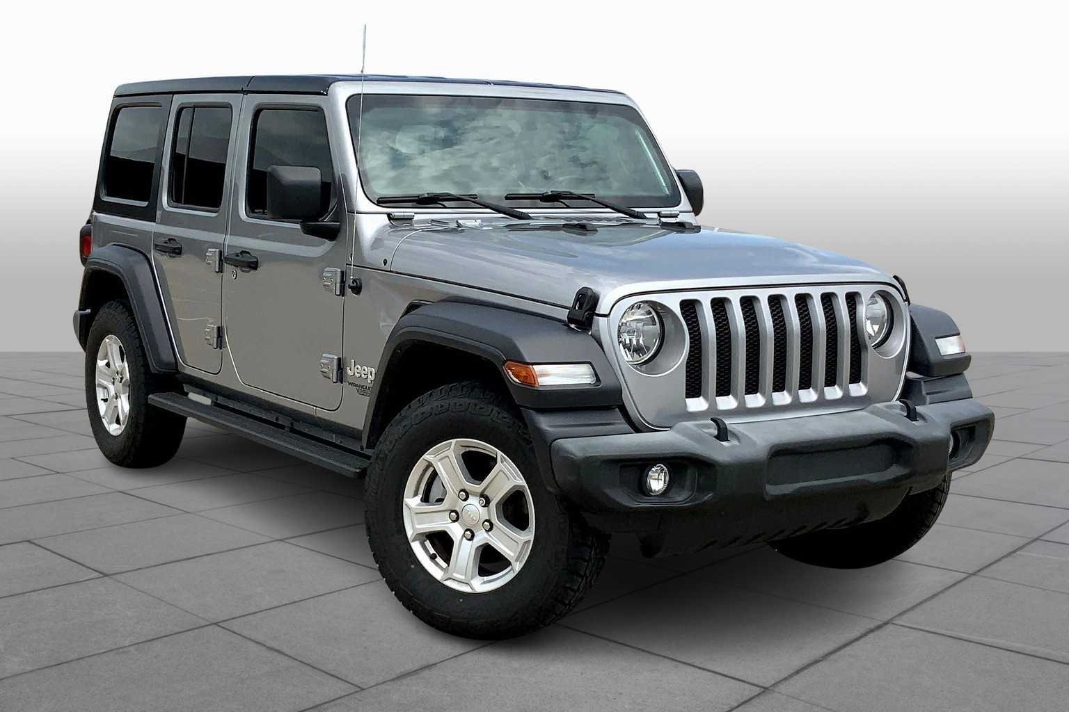 Used 2018 Billet Silver Metallic Clearcoat Jeep Sport S image 2