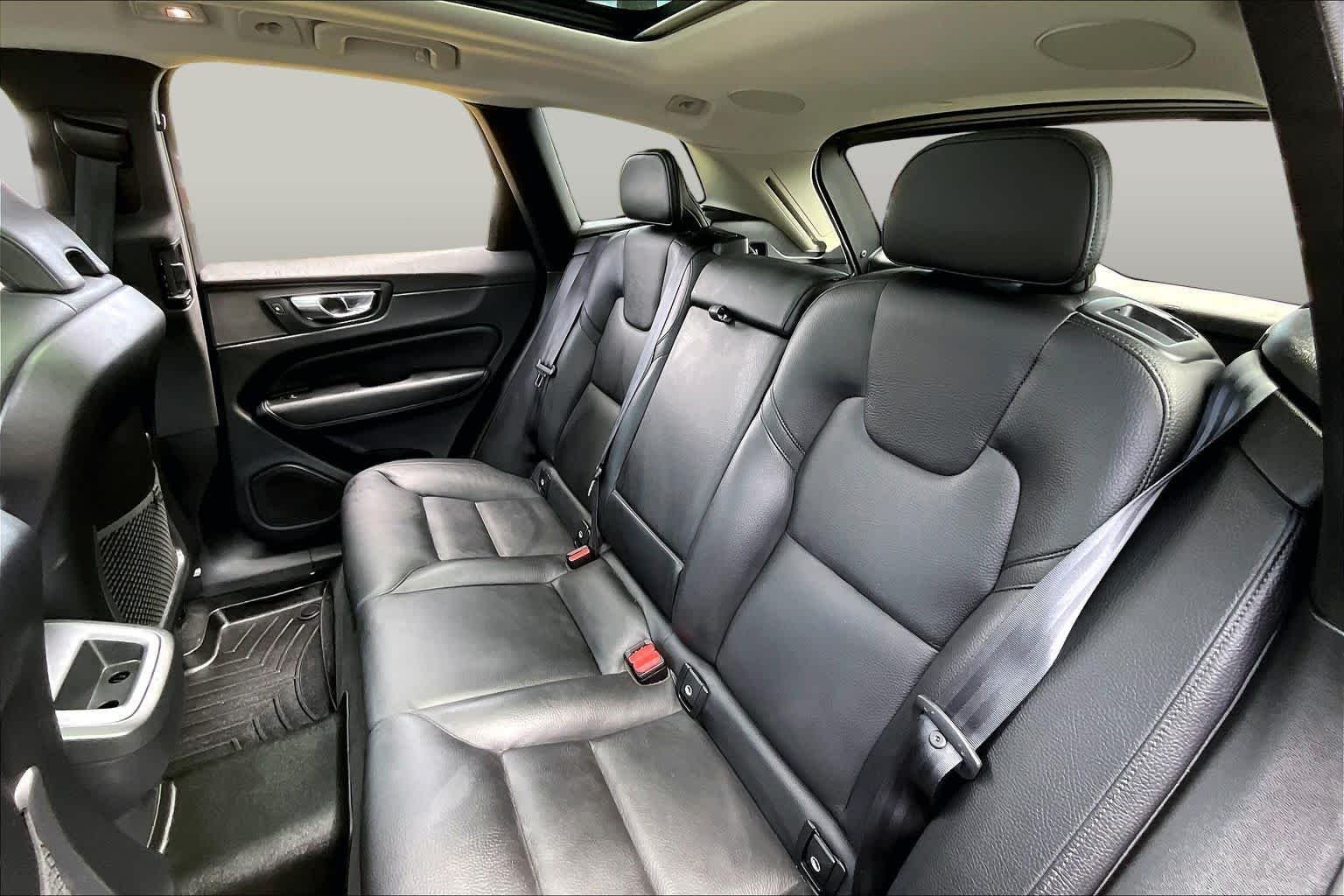 Used 2022 Thunder Grey Metallic Volvo Momentum image 20