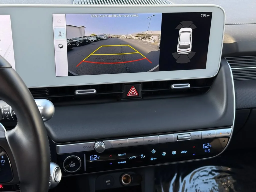 Used 2024 White Hyundai SEL image 31