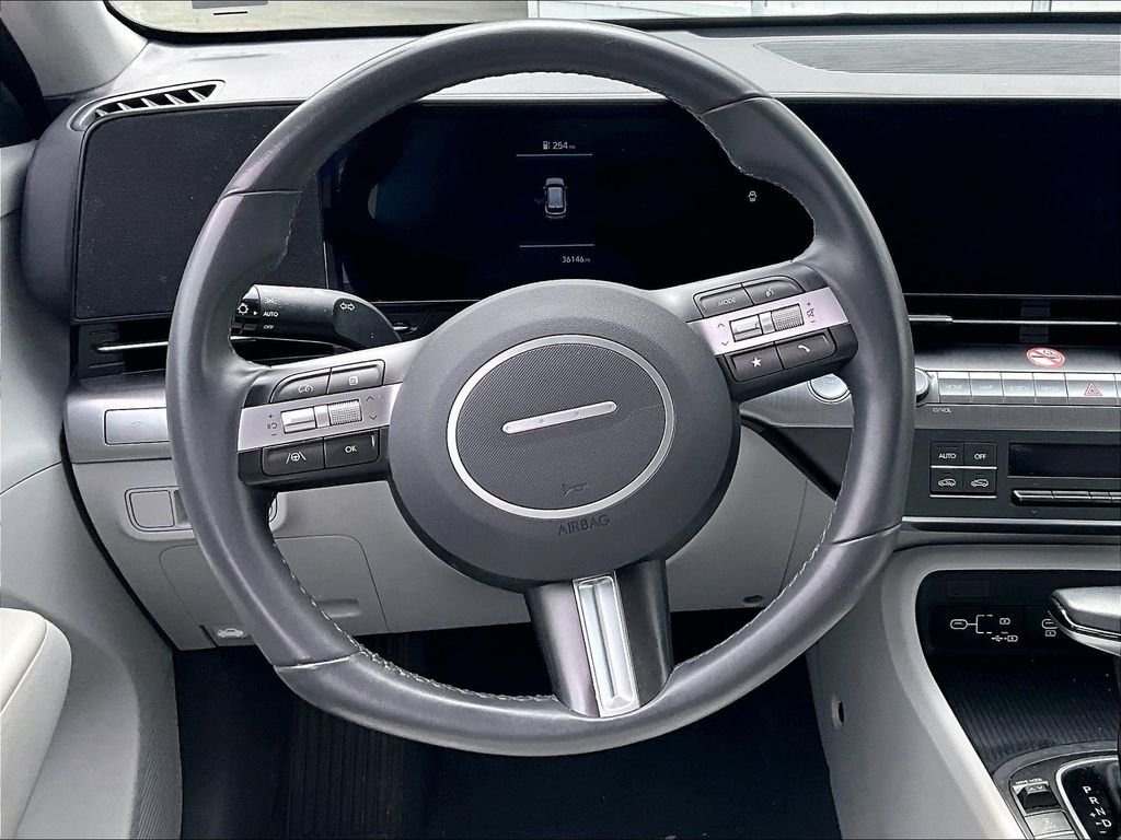 Used 2025 White Hyundai SEL image 17