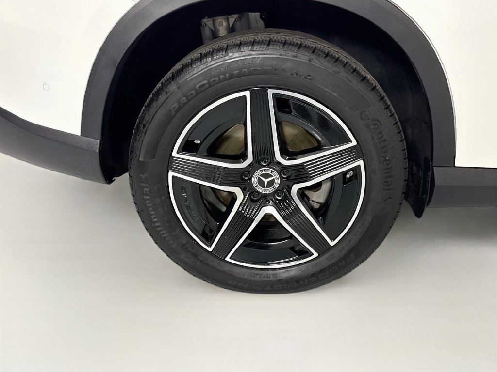 Certified Used 2026 Polar White Mercedes-Benz GLC 300 image 33