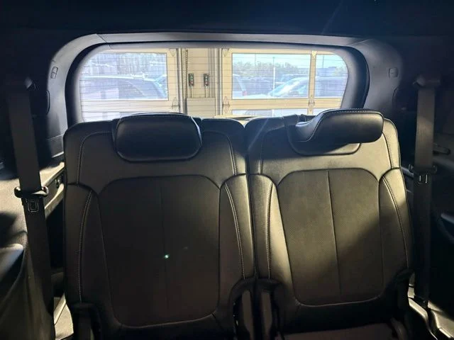 Used 2023 White/off-white Jeep Altitude image 18