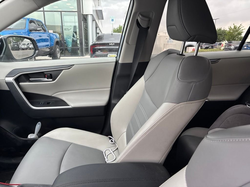 Used 2023 Silver Toyota XLE Premium image 22