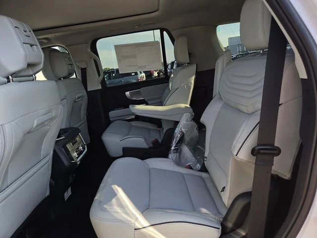 New 2027 Star White Metallic Tri-Coat Ford Platinum image 40