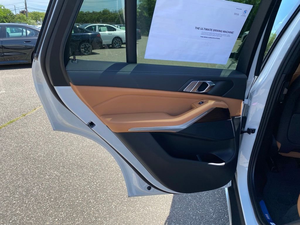 New 2026 Alpine White BMW xDrive40i image 6