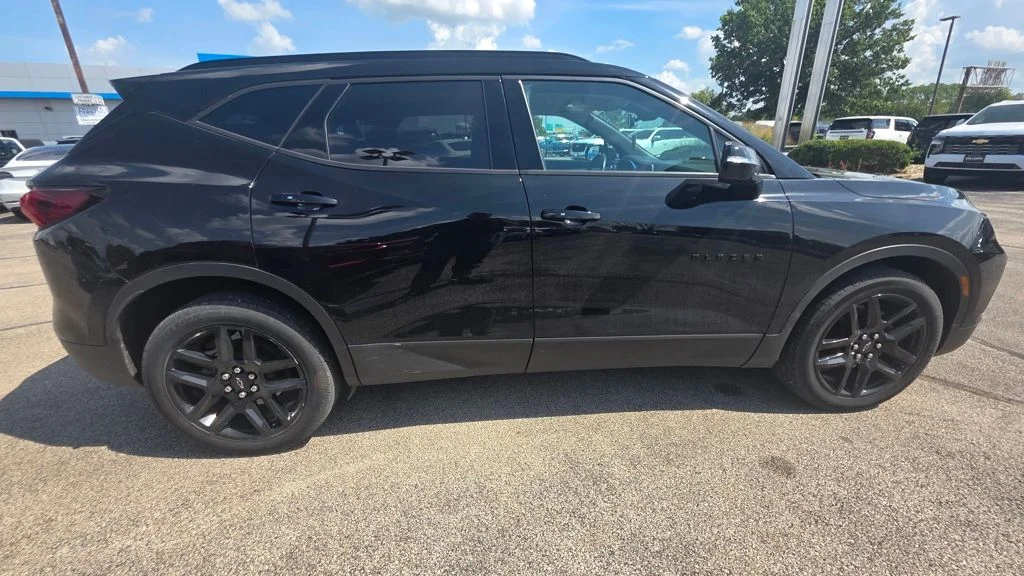 Used 2021 Black Chevrolet LT image 4