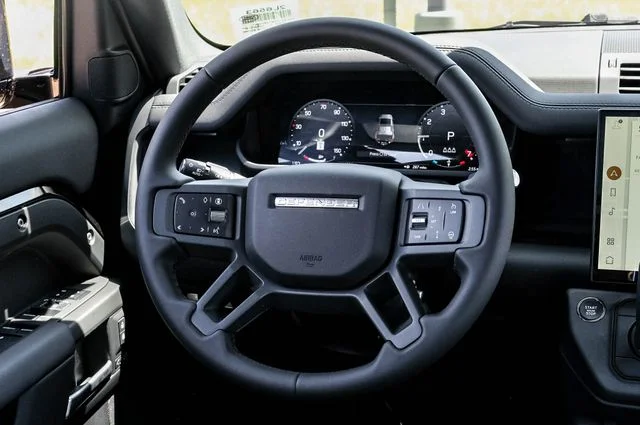 New 2026 Santorini Black Land Rover X-Dynamic SE image 21