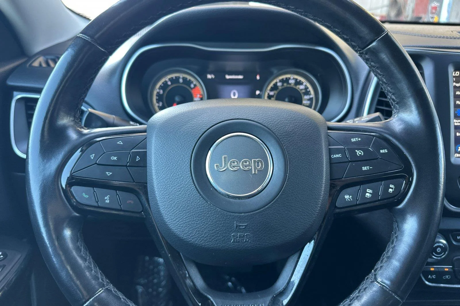 Used 2023 Granite Crystal Metallic Clearcoat Jeep Altitude Lux image 24
