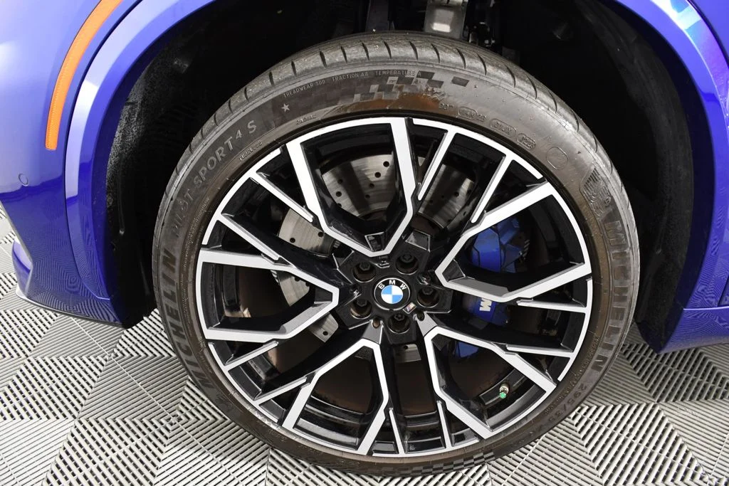 Used 2023 Marina Bay Blue Metallic BMW Base image 32