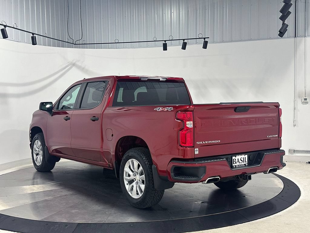 Used 2019 CAJUN RED TINTCOAT Chevrolet Custom image 13