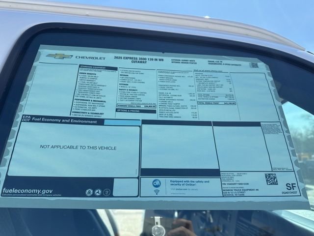 New 2025 Summit White Chevrolet 1WT image 22