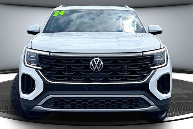 Used 2024 Volkswagen Atlas Cross Sport SE w/Tech with VIN 1V2KE2CA2RC251669 for sale in Kansas City