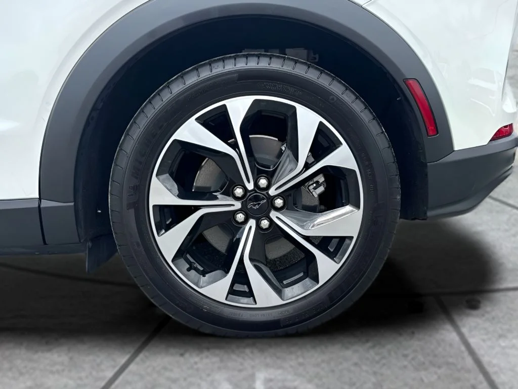 Used 2025 White Ford Select image 33
