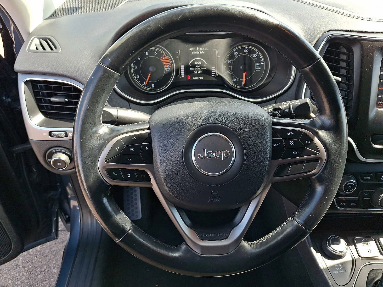 Used 2021 Slate Blue Pearlcoat Jeep Latitude Lux image 18