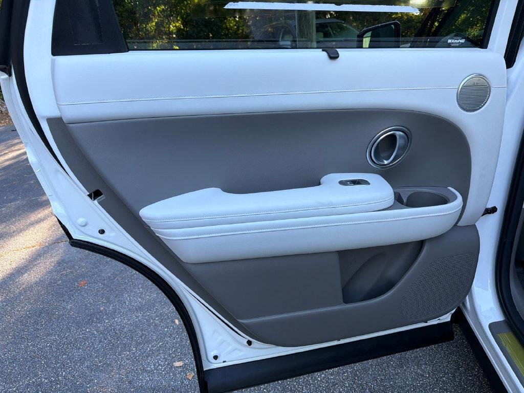 New 2027 White Hyundai SEL FWD image 22