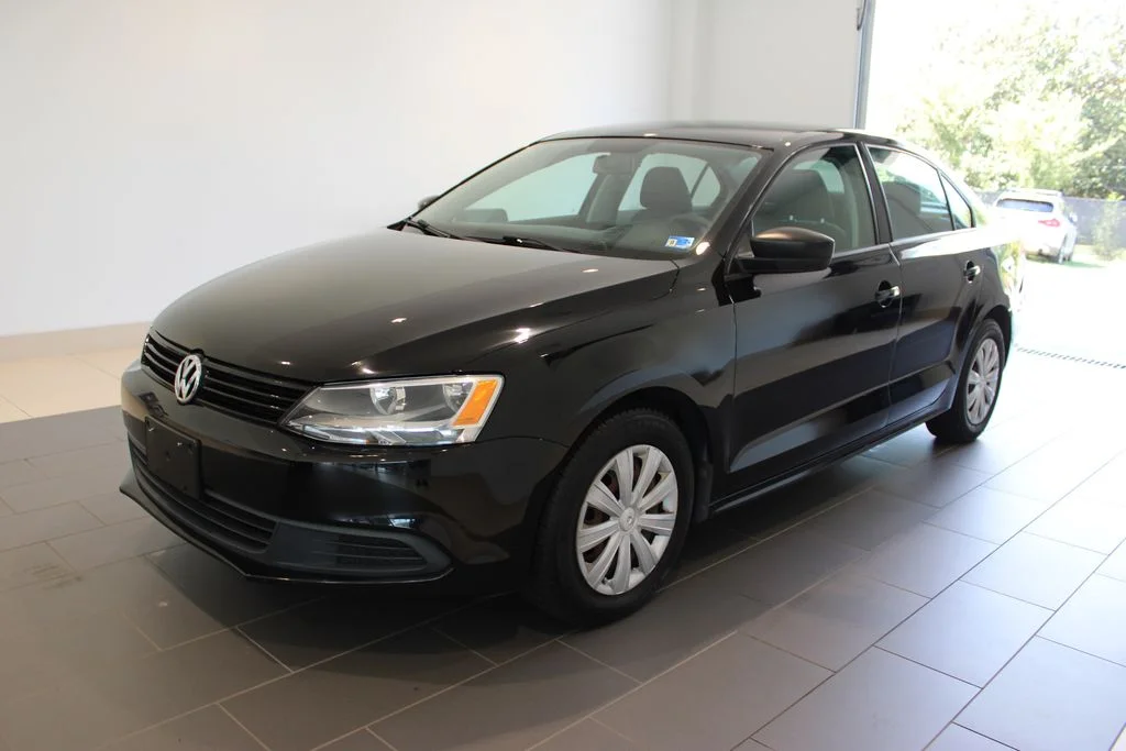 Used 2013 Black Uni Volkswagen 2.0L S image 13