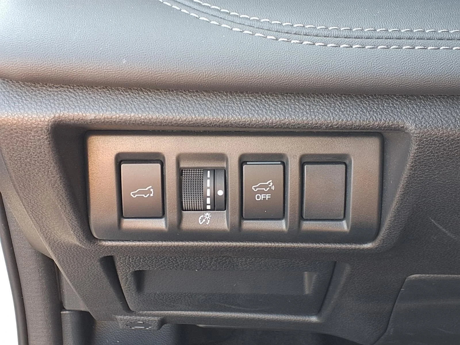 Used 2024 Crystal White Pearl Subaru Limited image 19
