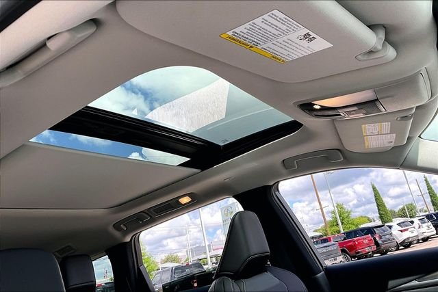 New 2027 RADIANT WHITE INFINITI LUXE image 21