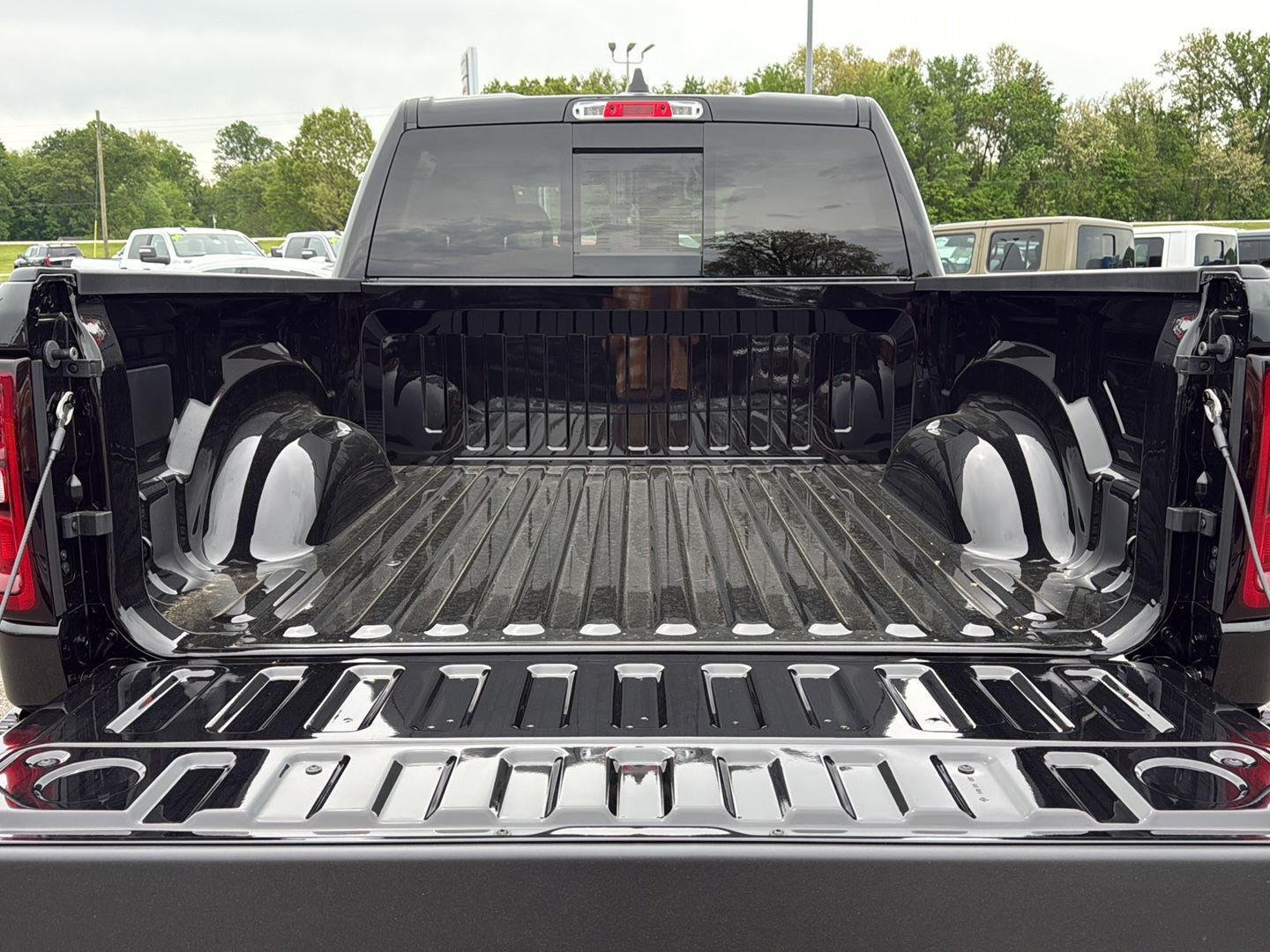 New 2026 Diamond Black Crystal Pearl-Coat Exterior Paint RAM Laramie image 13