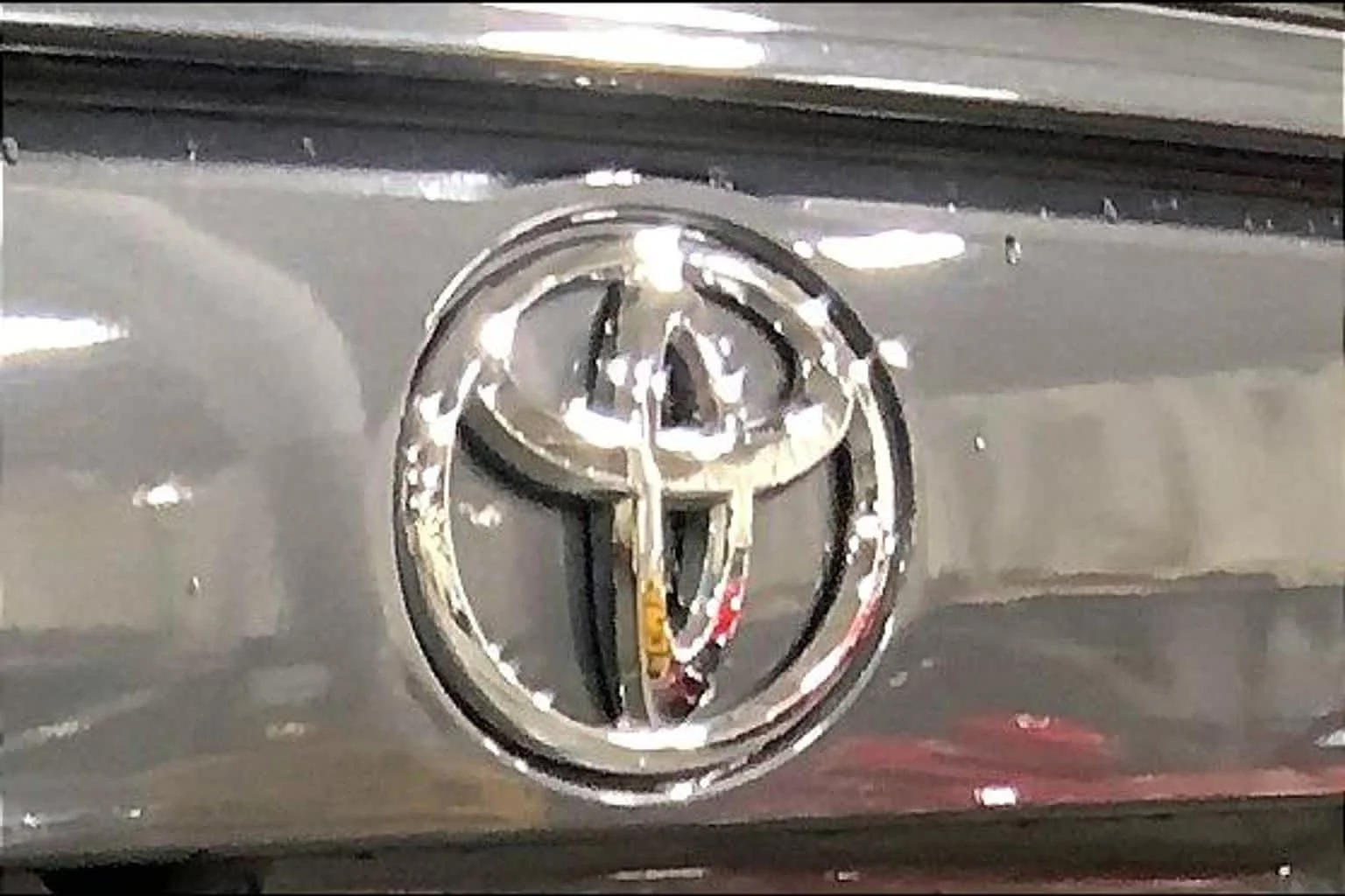 Used 2020 Magnetic Gray Metallic Toyota XLE image 31