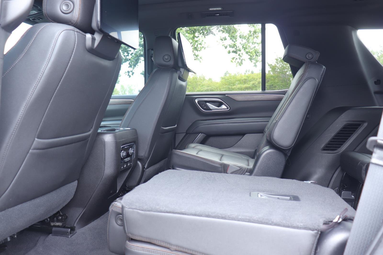 Used 2021 Iridescent Pearl Tricoat Chevrolet High Country image 14