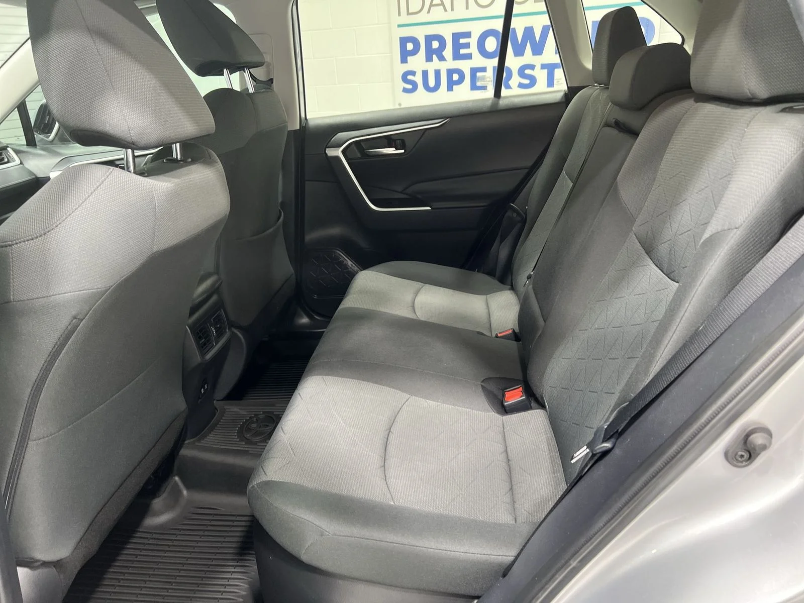 Used 2020 Silver Toyota XLE image 22