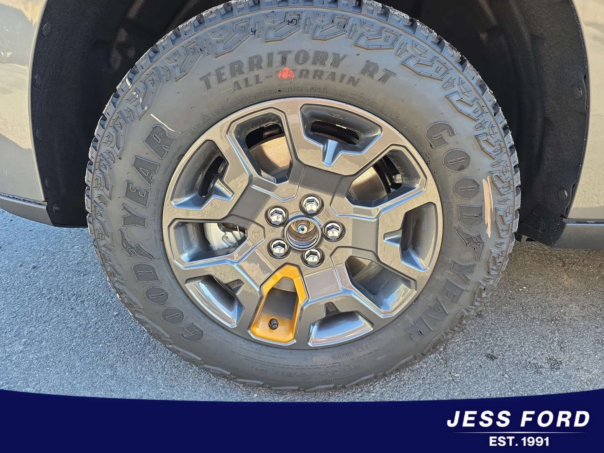 New 2026 Carbonized Gray Metallic Ford Tremor® image 20