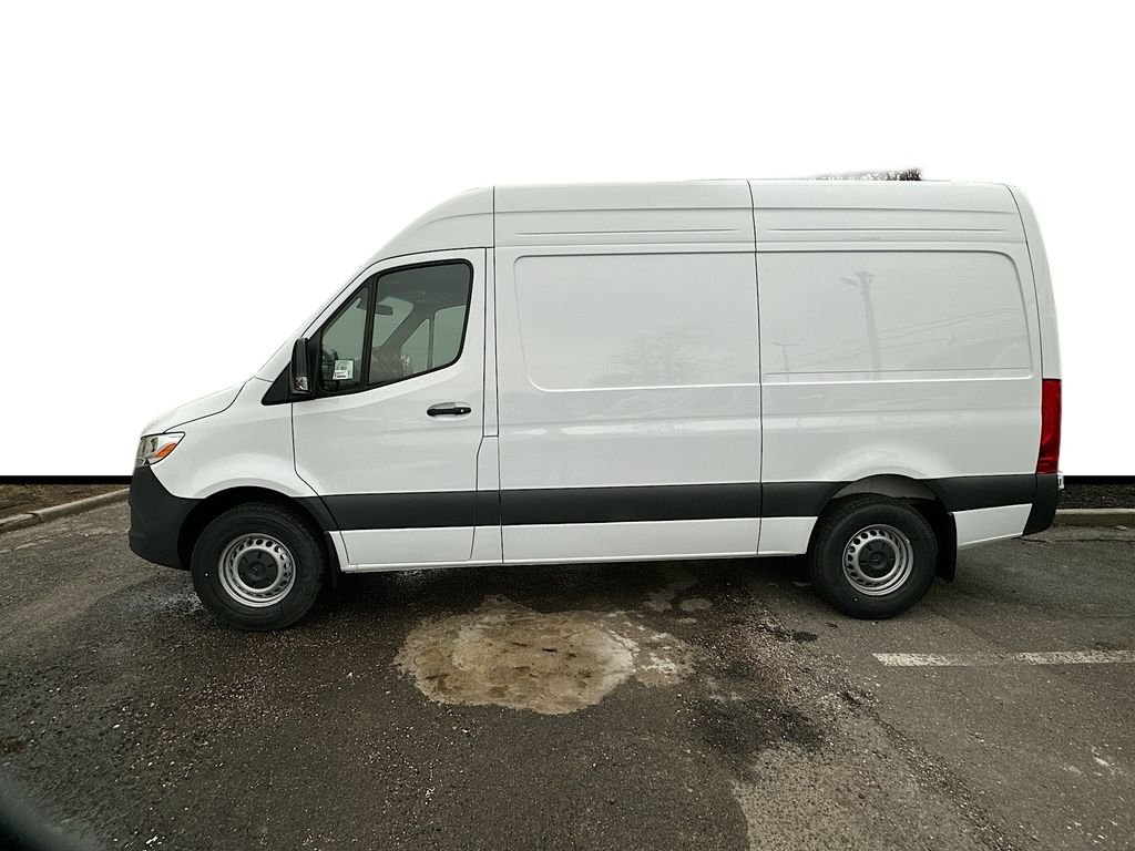 Used 2025 White Mercedes-Benz Cargo 144 WB image 4