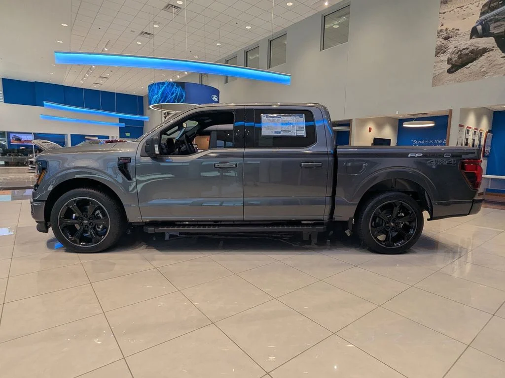 New 2026 Carbonized Gray Metallic Ford XLT image 7