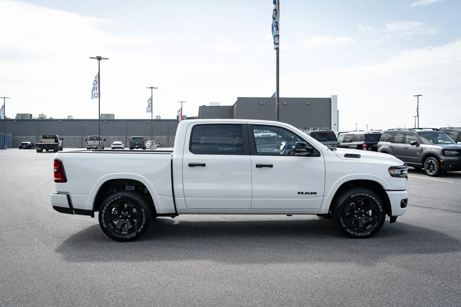 New 2026 Bright White Clear-Coat Exterior Paint RAM Big Horn/Lone Star image 11