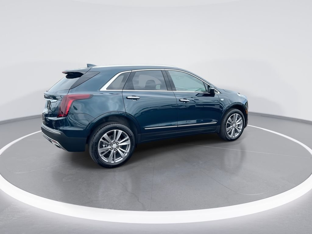 Used 2025 Green Cadillac Premium Luxury image 8