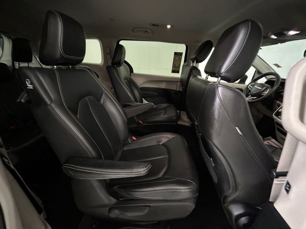 Used 2023 Black Chrysler Touring L image 17