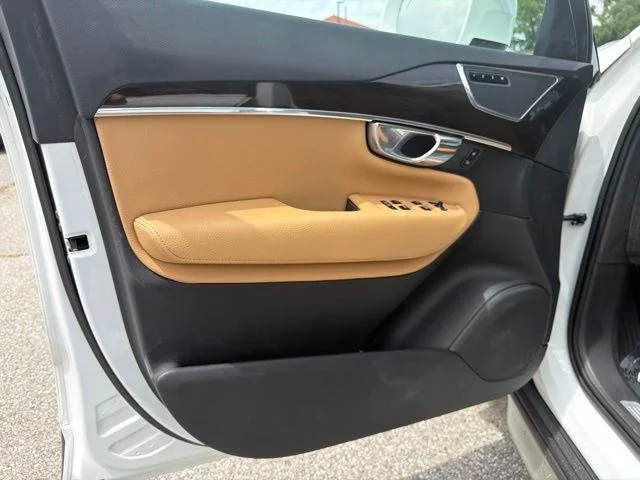 Used 2016 White Volvo T6 Momentum image 19