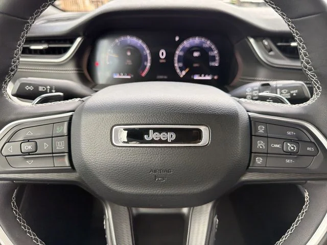 Used 2024 Gray Jeep Altitude image 31