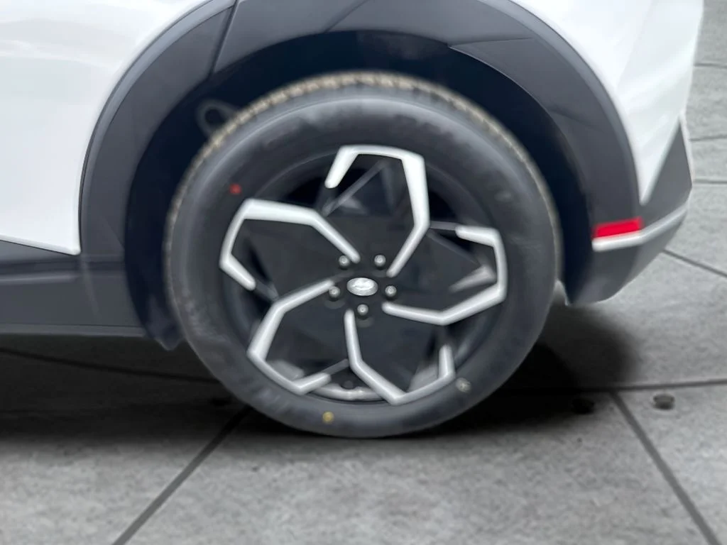 Used 2024 Gray Hyundai SEL image 31
