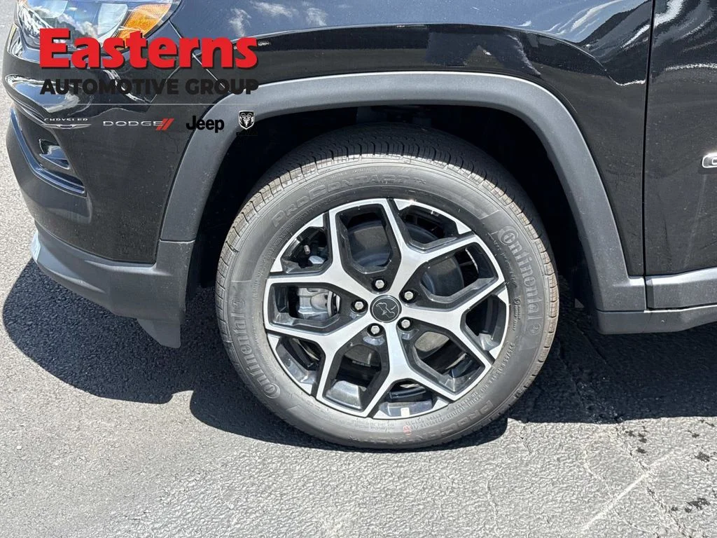 New 2026 Diamond Black Crystal Pearl-Coat Exterior Paint Jeep Limited image 9