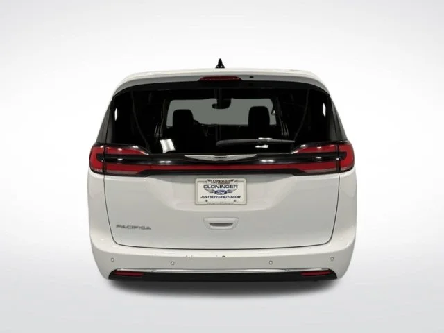 Used 2024 White Chrysler Touring L image 7