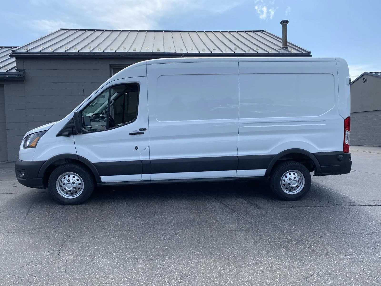 Used 2024  Ford T350 image 4