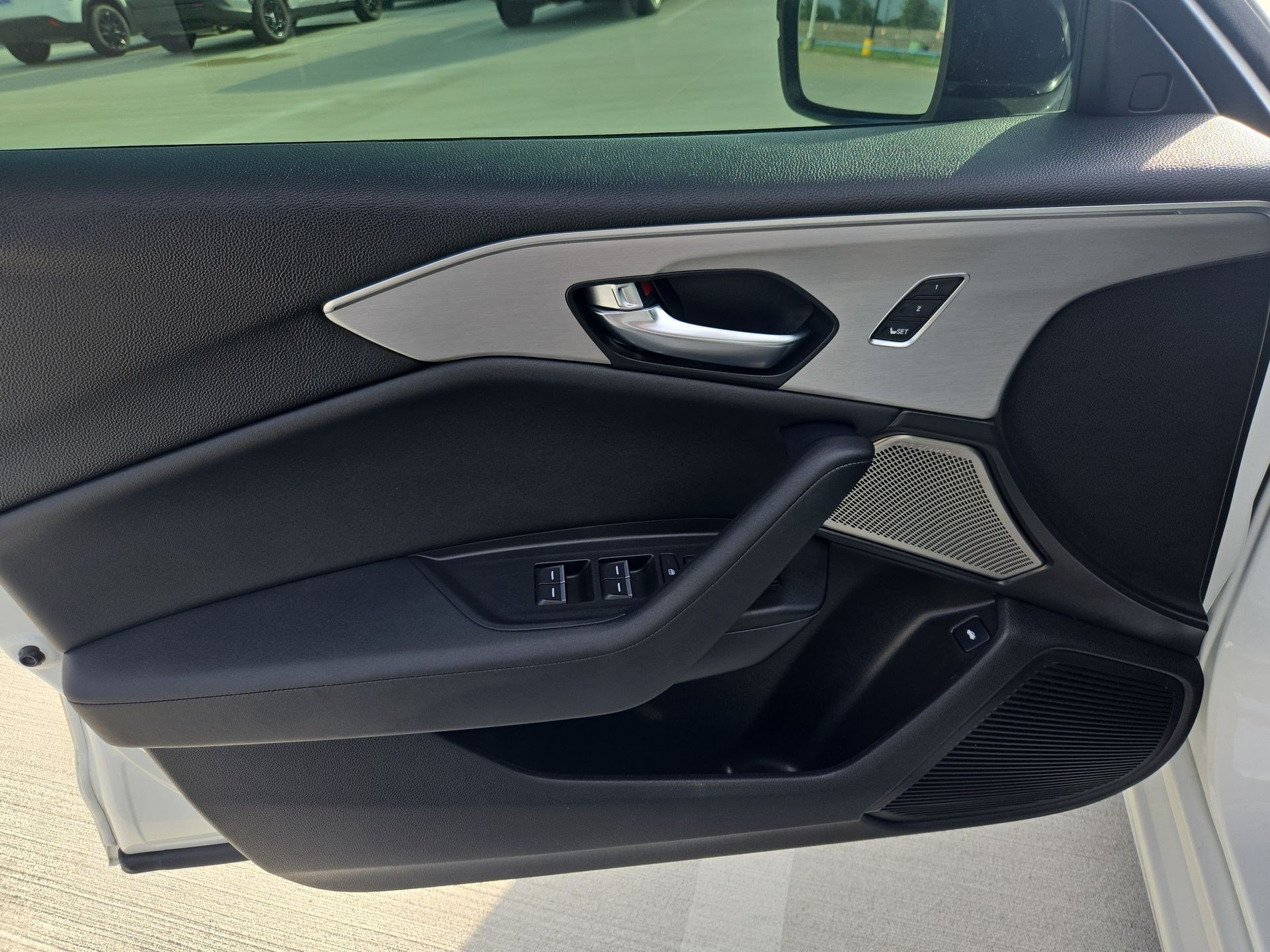 Used 2023 White Acura w/Technology Package image 13