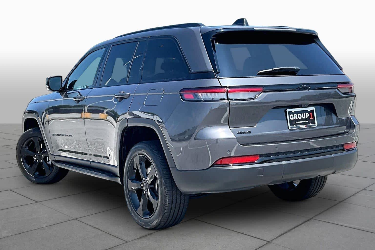 Used 2023 Baltic Gray Metallic Clearcoat Jeep Altitude image 12
