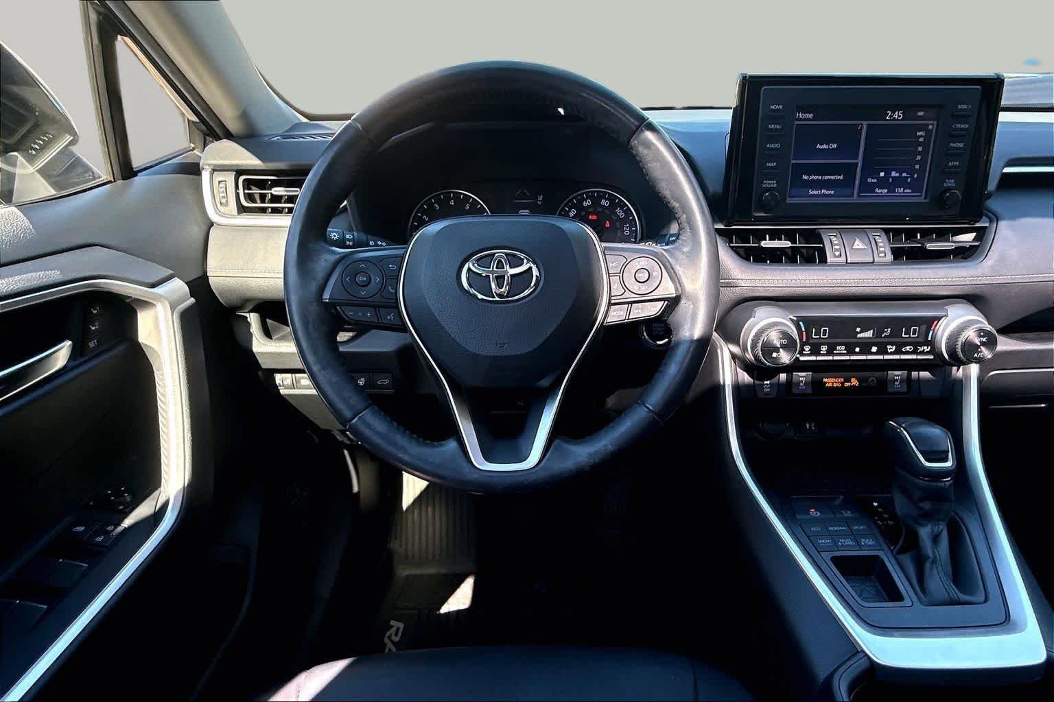 Used 2019 Midnight Black Metallic Toyota XLE Premium image 6