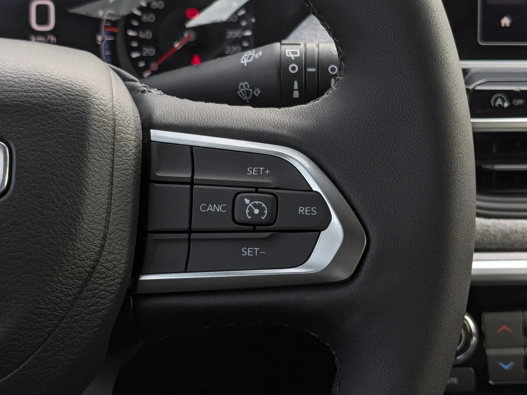 New 2025 Black Jeep North - - 4X4 - 4.99% O.A.C - Heated seats - Forward Collision Warning & More! image 17